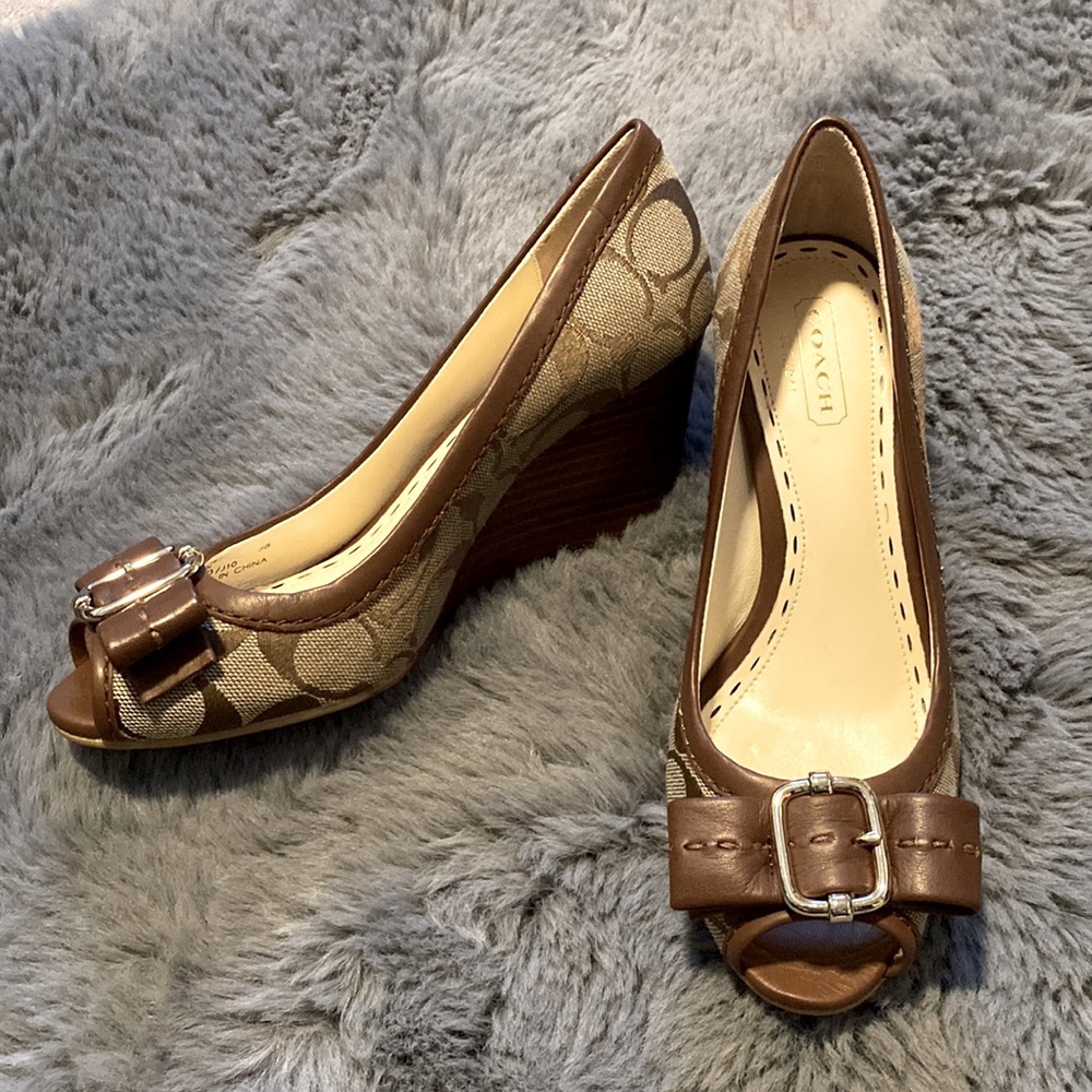 New Coach khaki signature Andi wedges size 5